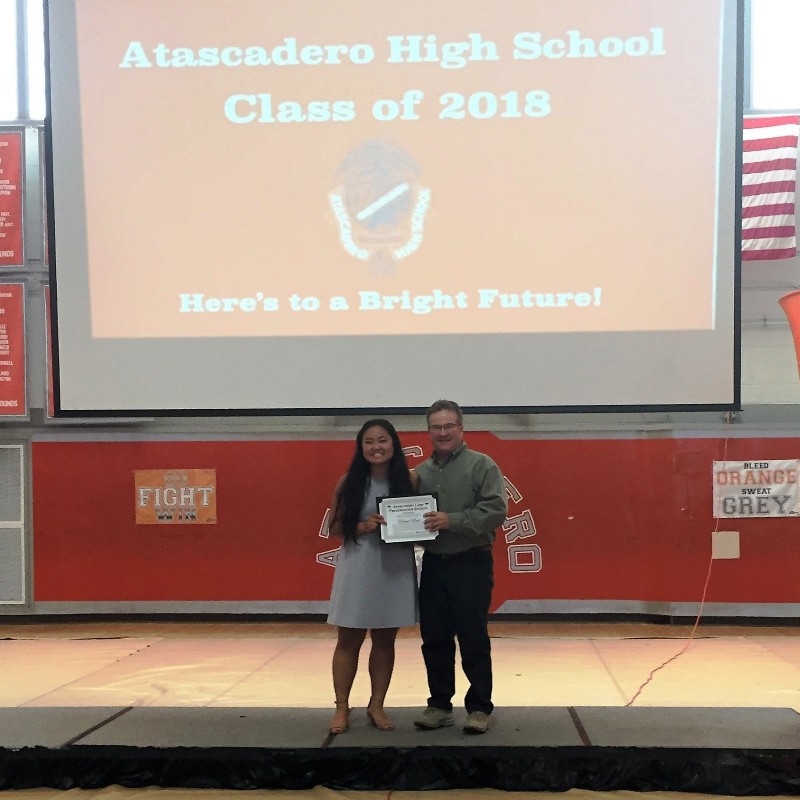 Hina Nogi receiving her scholarship!